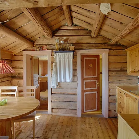 Charming With Old Timber, Fireplace & Views Vakantiehuis