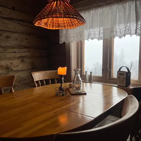 Charming With Old Timber, Fireplace & Views Vakantiehuis